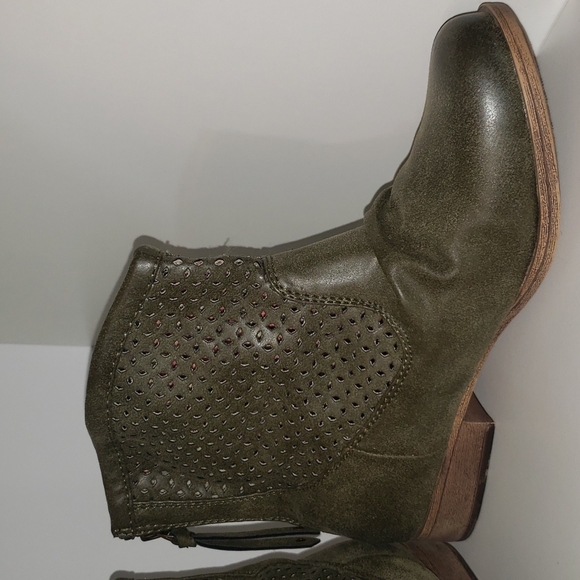 Roxy Valerie Green Ankle Boots Size 6 Gently Worn - Picture 2 of 5